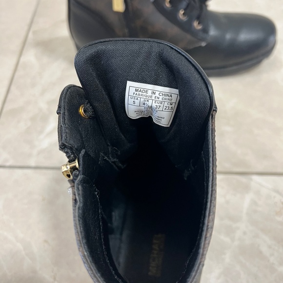 Kids, Michael Kors Boots - Picture 4 of 5